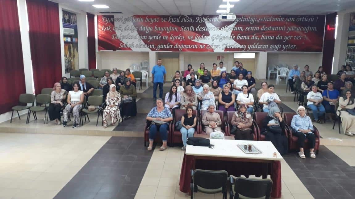 Okulumuz Uğurlu Gündüz Yaltir Kardeşler konferans salonunda Bu yıl göreve başlayan toplum yararına çalışan personeli temel iş sağlığı ve güvenliği eğitimi verilmiştir